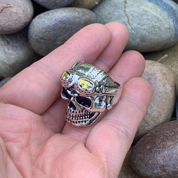 Biker Skull Ring - Picture 7 of 9